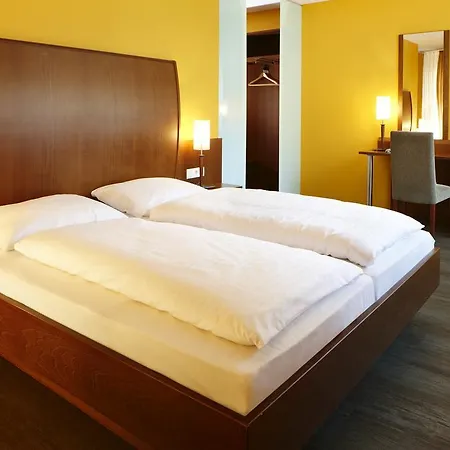 Отель Montfort - 4*