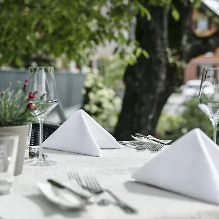 Montfort - فندق فلدكرش